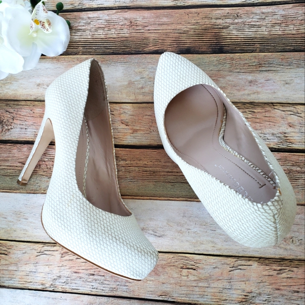 Bcbgeneration parade heels white snake sz 7.5